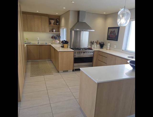 3 BEDROOM APARTMENT FOR SALE IN GREEN POINT